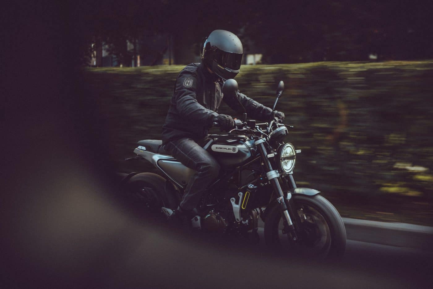 De 2021 Svartpilen 125